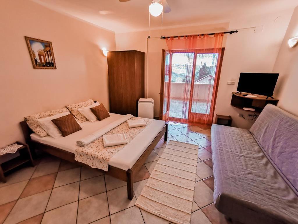 Apartments Rukelj Карлобаг Экстерьер фото